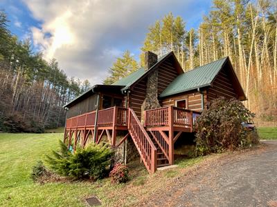 Rustic Retreat at Barn on the New - West Jefferson, NC